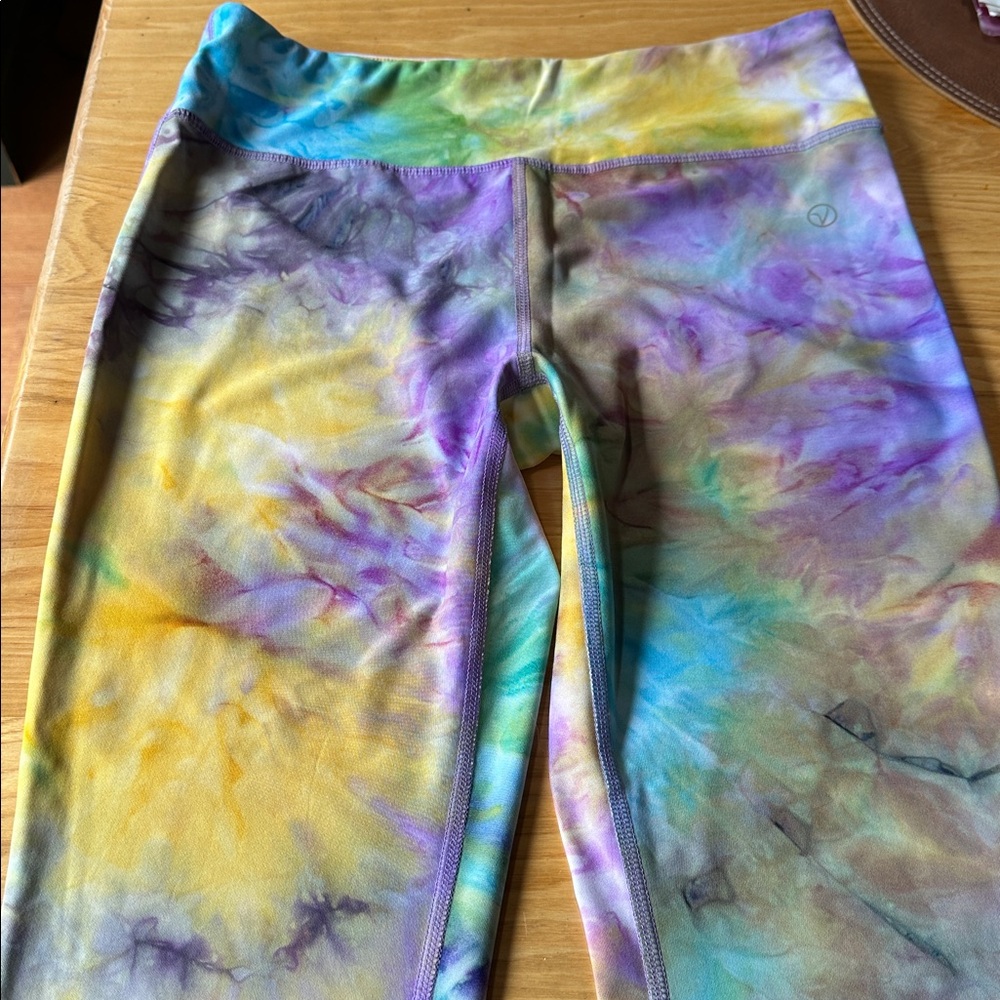 VOGO Athletica Lilac, yellow & green tie-dye pattern Legging capris